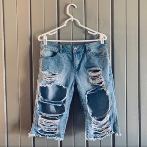 Women’s Distressed Capri Traffic Jeans Wear